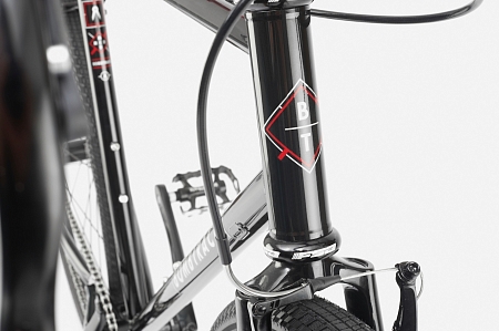 Bombtrack Arise Black