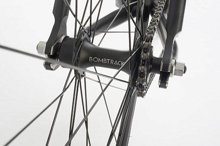 Bombtrack Script Black